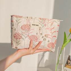 ins Cream Embroidered Flower High-End Cosmetic Bag Large Capacity Water Emulsion Storage Bag Women's Makeup Portable Clutch Bag
