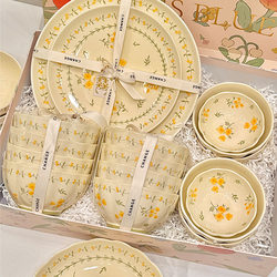 Dinnerware Set for Home Use 2026 High Aesthetic Value Fresh Underglaze Floral Ceramic Bowls and Plates for Moving into a New Home