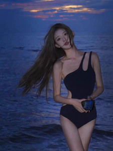 
Zhao Lusi's same beautiful hot spring swimsuit for women with off-shoulder slim oblique black pure and high-end one-piece swimsuit