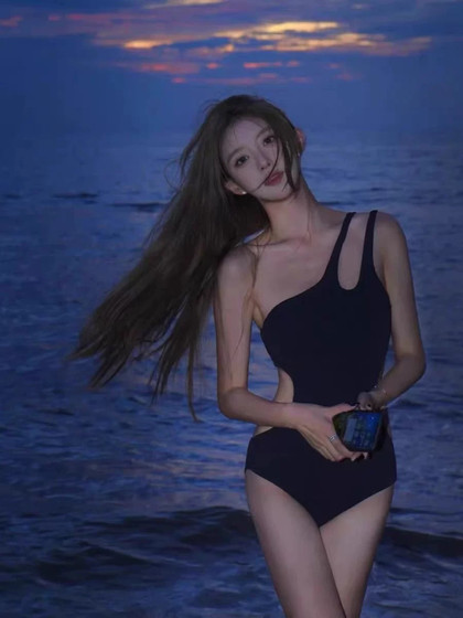 
Zhao Lusi's same beautiful hot spring swimsuit for women with off-shoulder slim oblique black pure and high-end one-piece swimsuit