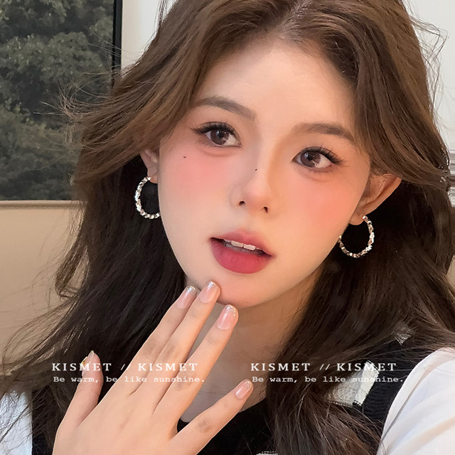 Simple broken silver circle earrings 2025 new hot high-end ear buckle earrings niche design earrings for women