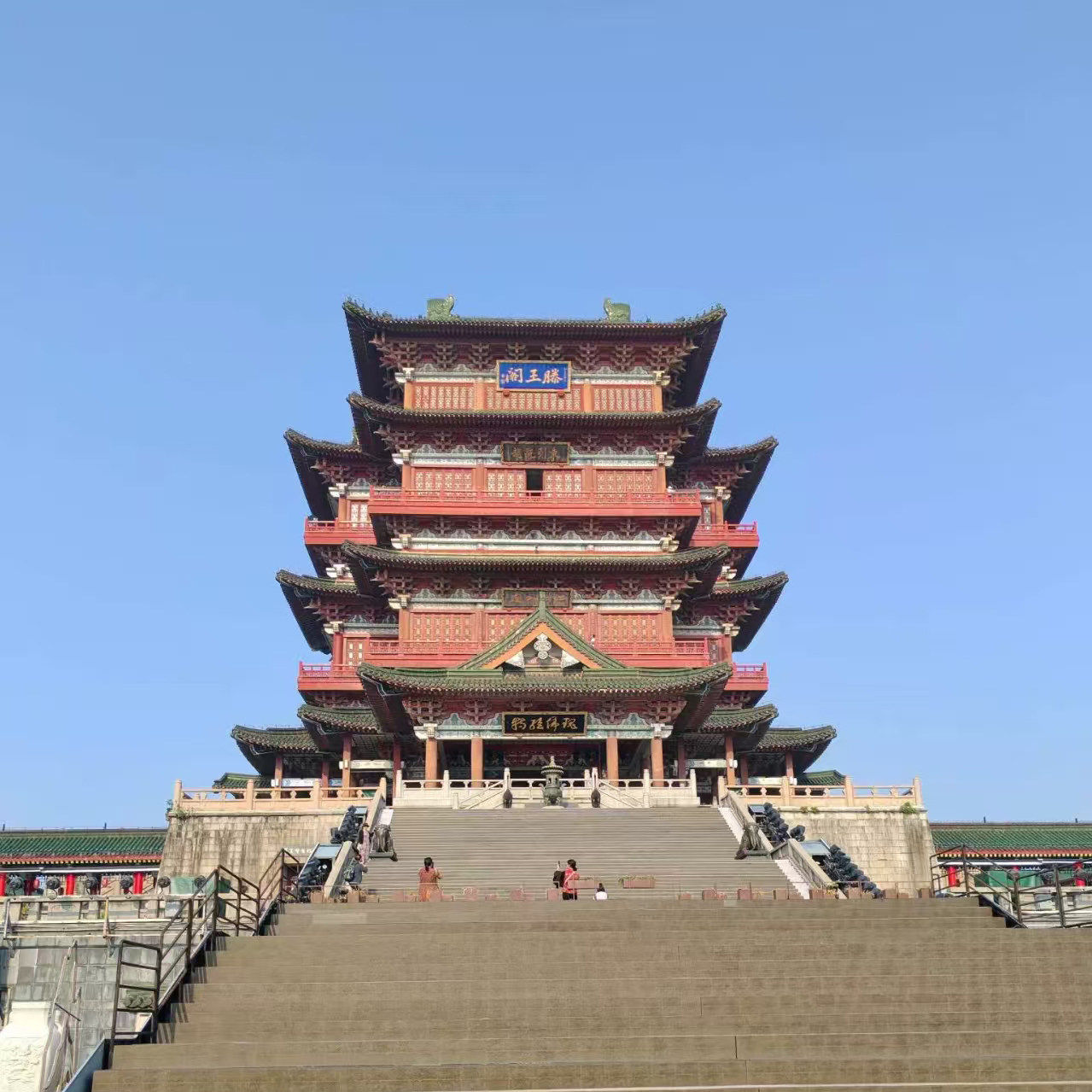 南昌2日跟团游︱探秘海昏侯墓,参观八一纪念馆,游滕王阁公园