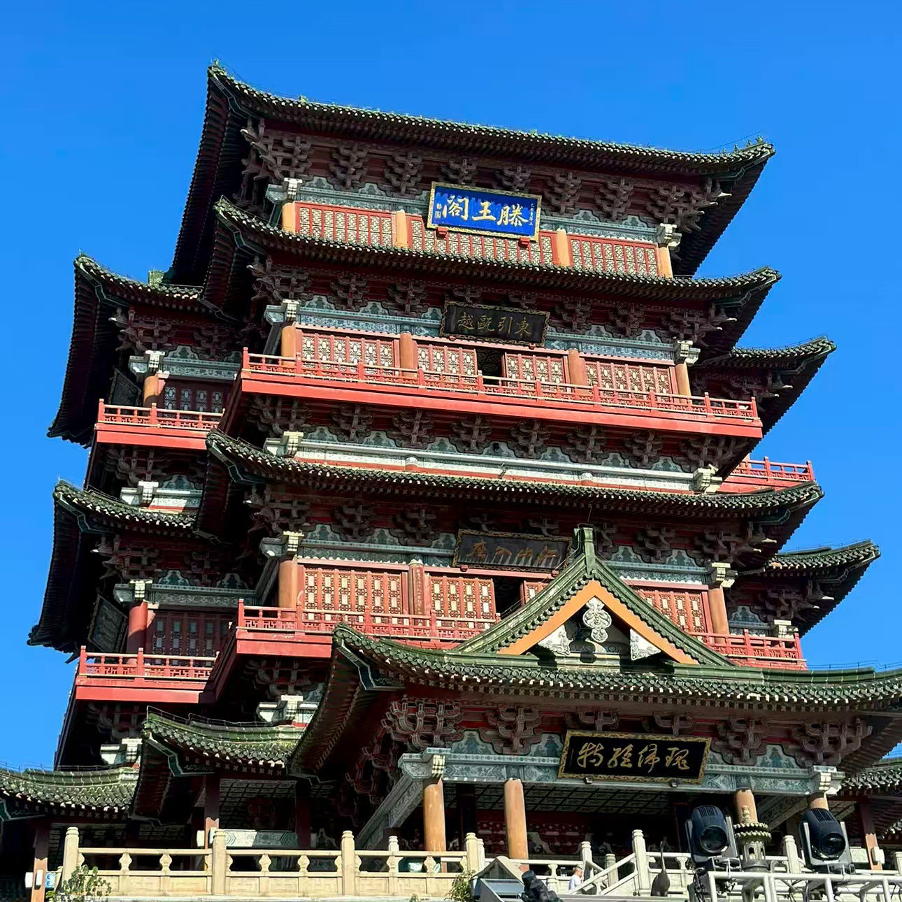 南昌2日跟团游︱探秘海昏侯墓,参观八一纪念馆,游滕王阁公园