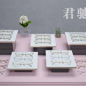 
Junchi Chaopin Glasses Store Window Display Props Glasses Display Pallet Sunglasses Sunglasses Display Shelf
