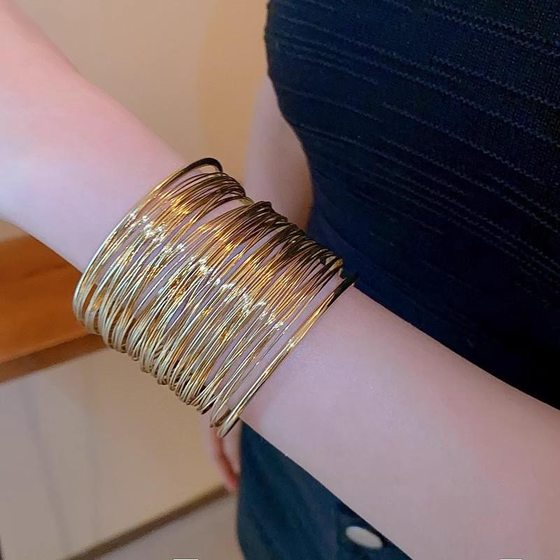 
Jewelry fashion hand jewelry girl heart jewelry star bracelet niche super wide female personality bracelet new popular big brand