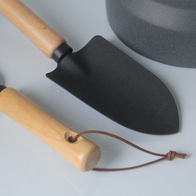 Japanese-style black shovel three-piece set of gardening tools, plowing soil, planting, sea shovel, rake, flower planting, home gardening shovel supplies