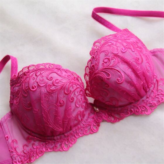 Japanese feathers ~ Girls Sweet and thin cup Gathering one -cut one -cut 70B70C75B75C75D
