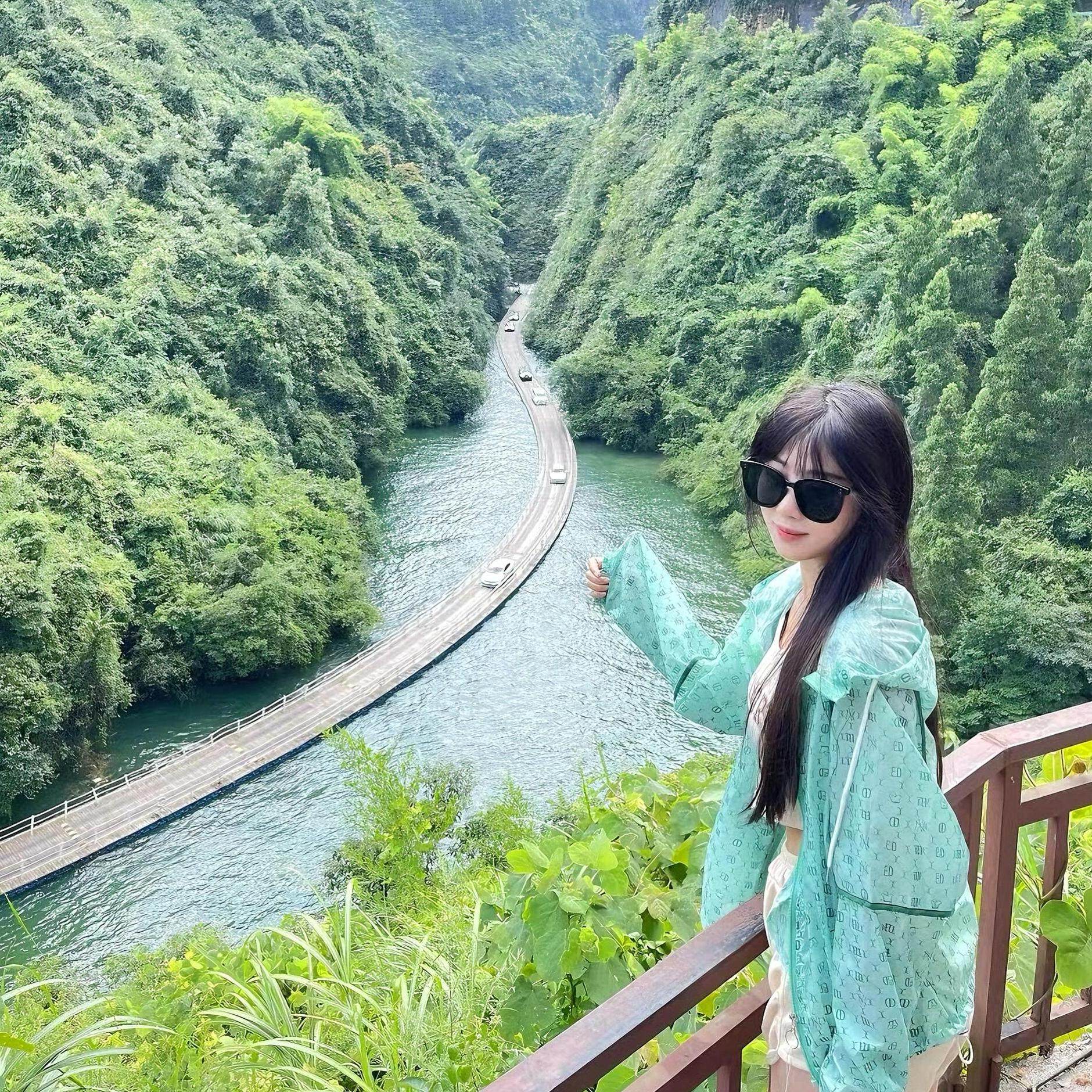 【屏山+宣恩夜景+狮子关+大峡谷+梭布垭+女儿城】3天8人精品小团