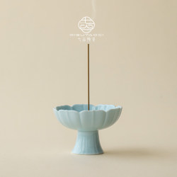 Qigu Ceramic Tall Incense Burner with Lotus Shape, Tea Ceremony Incense Tray, Celadon Color Indoor Aromatherapy Incense Holder