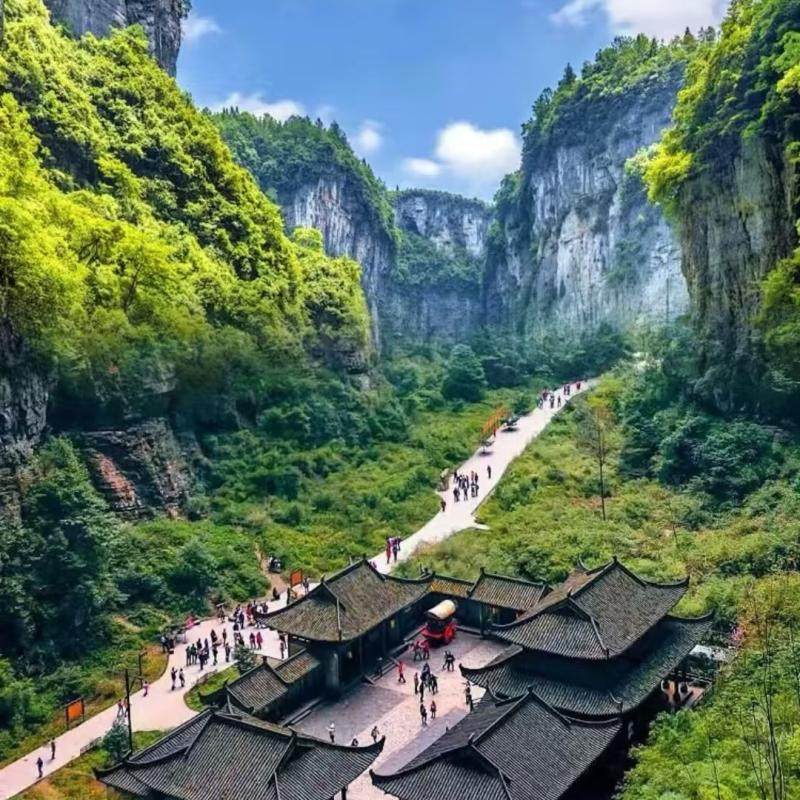重庆武隆一日游天生三桥天坑地缝仙女山纯玩团包车跟团游旅游