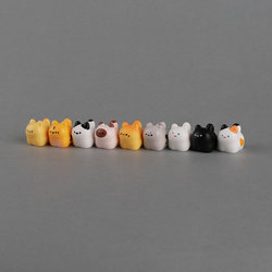 When You'Re Bored, Place a Few Cute Little Kittens as Desktop Ornaments to Help Relieve Stress and Boost Your Mood on Your Car Dashboard