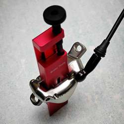 Bicycle brake caliper piston press Universal tool for bicycle brake caliper piston press
