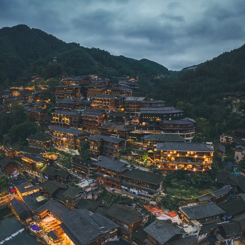 江西南昌庐山+景德镇+婺源篁岭赏秋+观黄山云海雾凇 含机酒跟团游