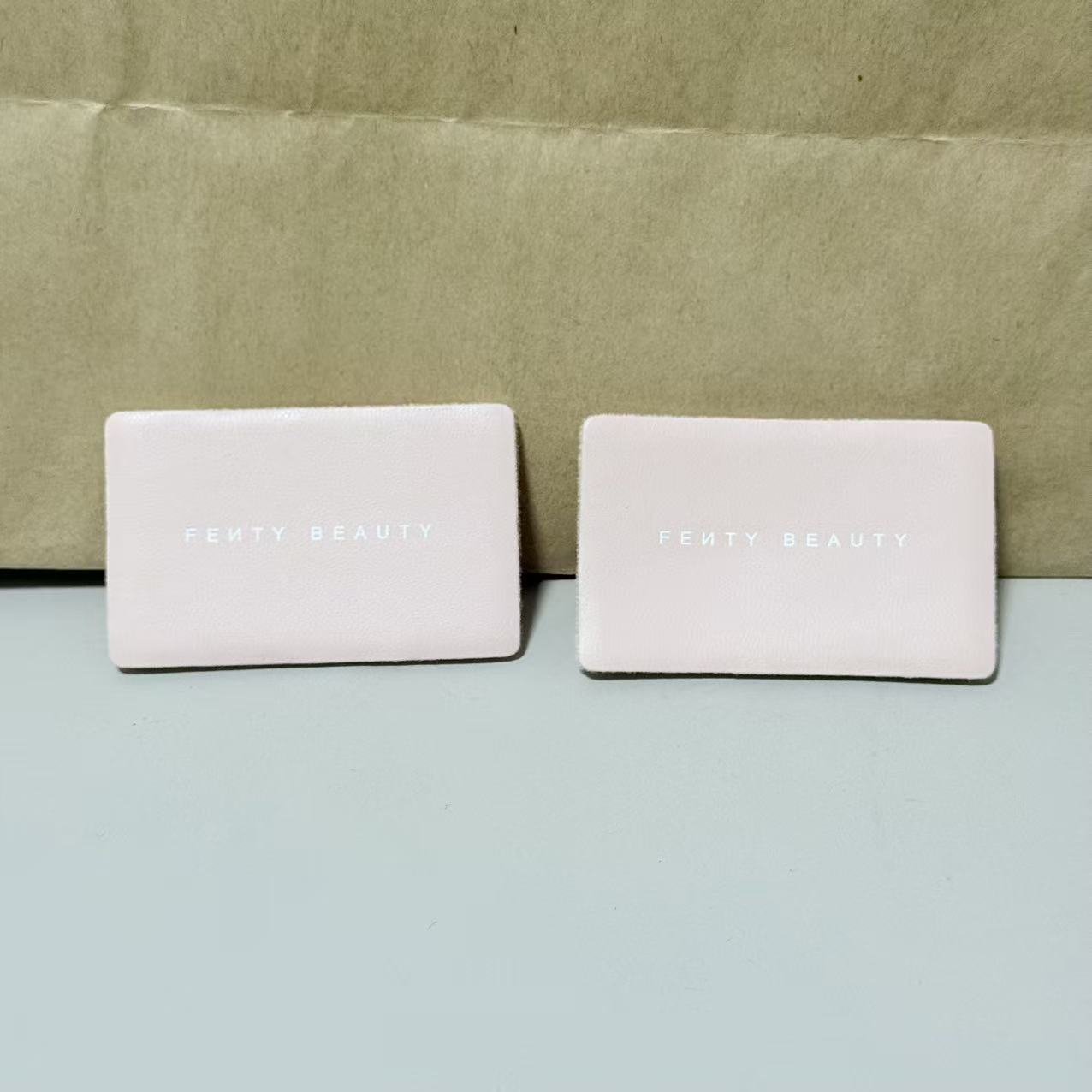 FENTY BEAUTY Пудра-пудра для лица — фиксирующая макияж, флокированная квадратная пудра, мягкая и нежная пудра для макияжа для лица