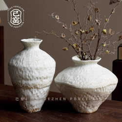Jingdezhen Ceramic Vase Ornaments with a High-End Wabi-Sabi Style, Chinese Retro Coarse Pottery for Living Room Hydroponics, Dried Flower Arrangements, and Potted Plants