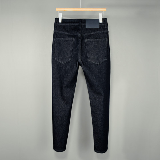 
Soft cowboy-style nine-point jeans for men, premium black lyocell four-way stretch, fade-resistant, slim-fit petite pants