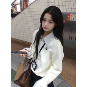 
Plaid splicing fake two-piece college style pullover sweater for women autumn and winter new loose high-end knitted sweater top