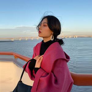 Rose red double -sided woolen female coat female 2022 autumn and winter new Korean version of the hooded woolen coat medium long model
