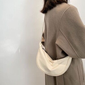 Nylon cross -body bag female 2022 new tide dumpling bag light, light, small shoulder bag, underarms bag wild shoulder canvas bag
