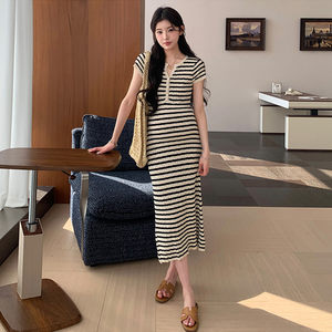 
Pregnant women striped dress spring 2026 new contrasting color V-neck short-sleeved elastic waist slimming hip-hugging long skirt