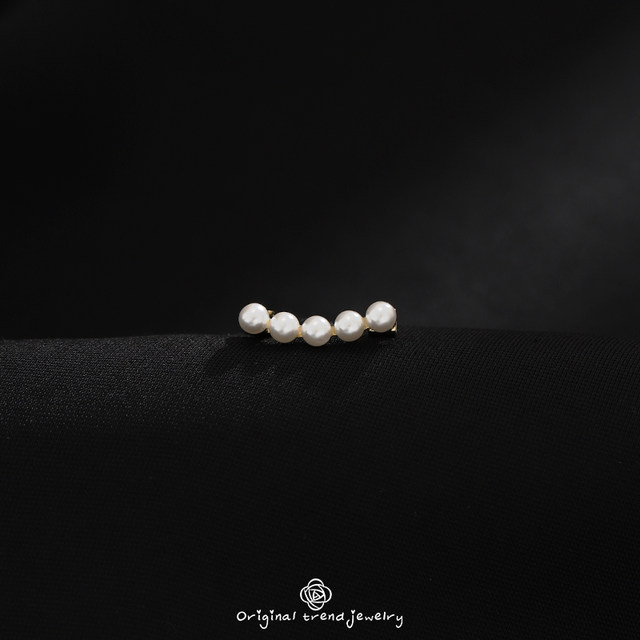 Smiling brooch summer anti-lighting tool simple small pin collar exquisite accessories women's fixed clothes