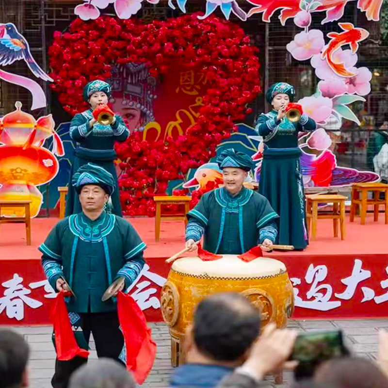湖北恩施旅游五日游 恩施大峡谷屏山狮子关女儿城宣恩夜景8人团