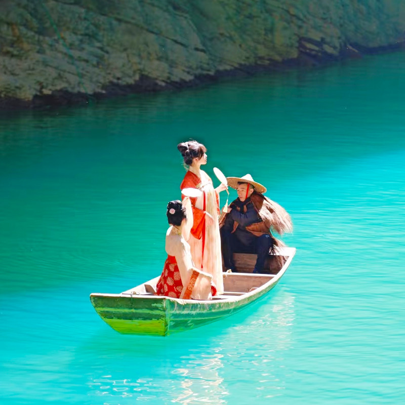 恩施旅游一日游 鹤峰屏山峡谷宣恩夜游 狮子关 私家团 不拼人 8人