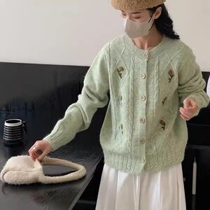 
Zuo Mengyi three-dimensional flower sweater
