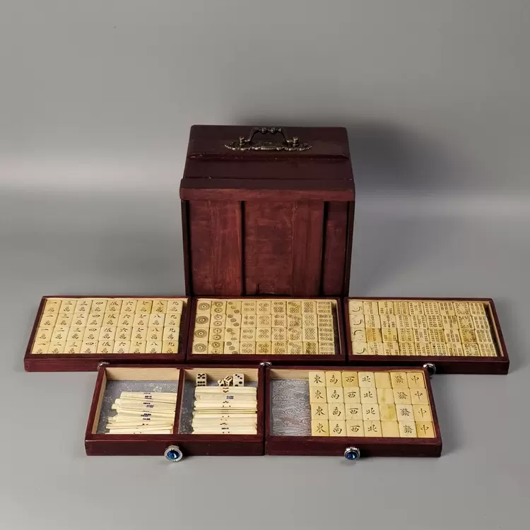骨麻雀牌一式 花柄模様 背竹牌 割引 中国 竹嵌 骨牌 背竹牌 麻雀牌 唐木箱付 M 8054 中国竹嵌骨牌背竹