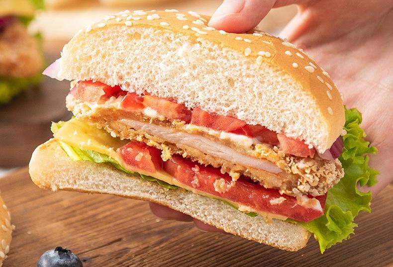 只需要这四种材料，在家也能自制美味汉堡(图2)