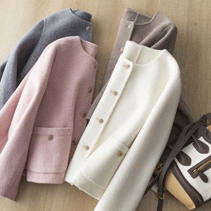 
There are also good products for off-season clearance! High-end ratio, small-flavor gold button women's woolen coat short woolen coat