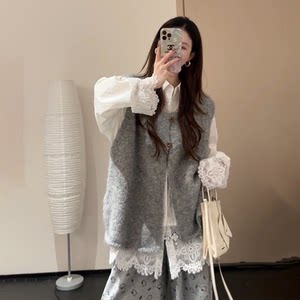 
Spring new Korean sweet college style gray knitted vest cardigan + white hollow shirt two-piece set