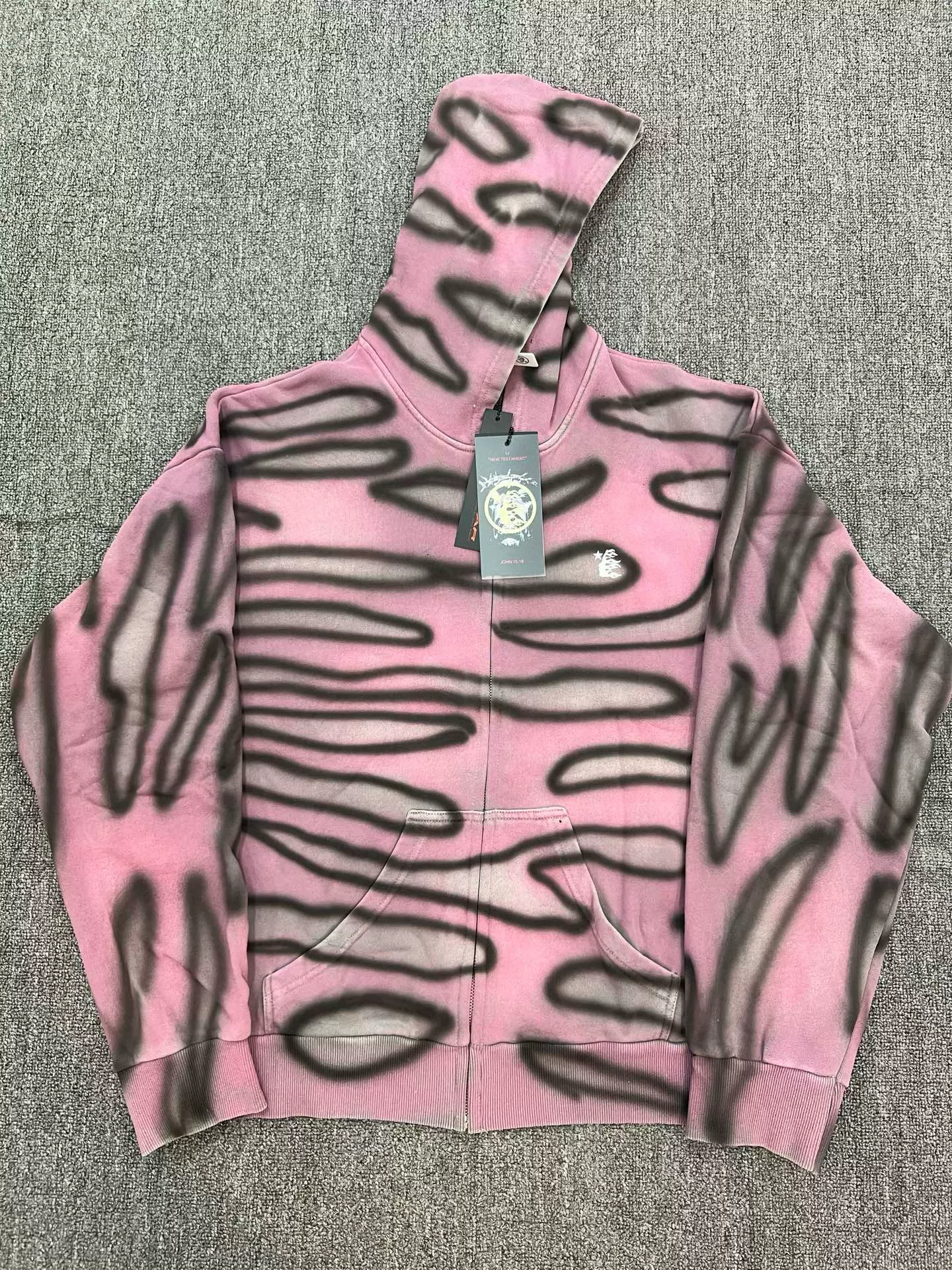 【Hellstar】クラシックロゴエアブラシ柄フルジップパーカー Hellstar】クラシックロゴエアブラシ柄フルジップパーカー 跨境