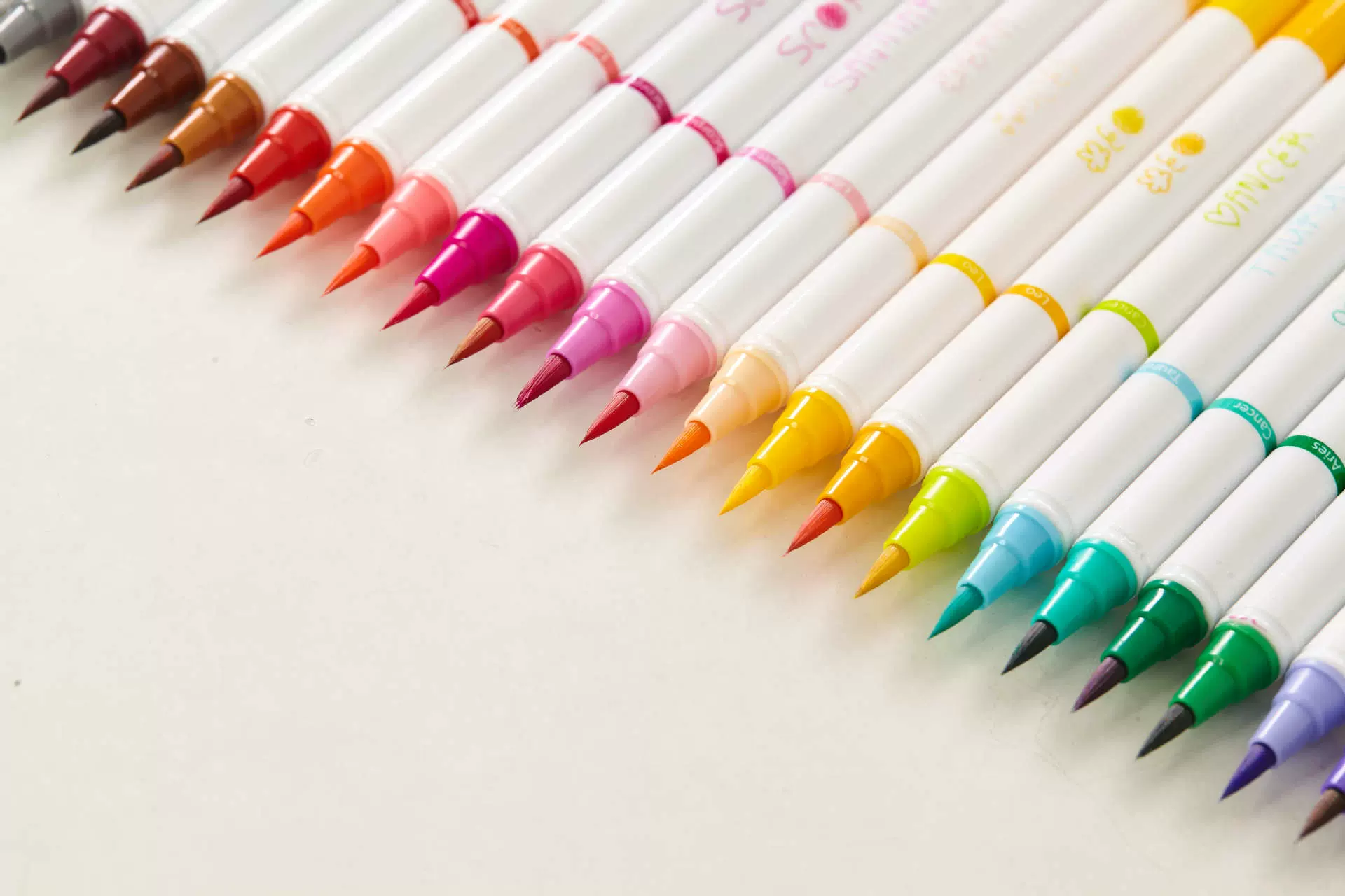 瑞莱茵24色彩色毛笔软毛笔小楷书法毛笔秀丽笔水彩漫画笔