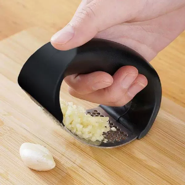 Multi-function Garlic Ginger Press Hand Held Grinding Slicer