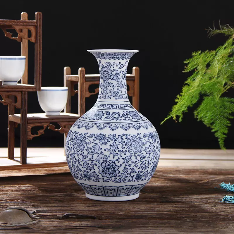 青花纒枝花卉束腰梅瓶 装飾品 花瓶 美品 景徳鎮 陶磁器 工芸品 美術品 置物 青花纒枝花卉束腰梅瓶 装飾品 花瓶 美品 景徳鎮
