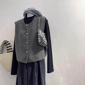 
Gray knitted vest vest for women 2025 new spring and autumn layered fashionable outer vest vest top