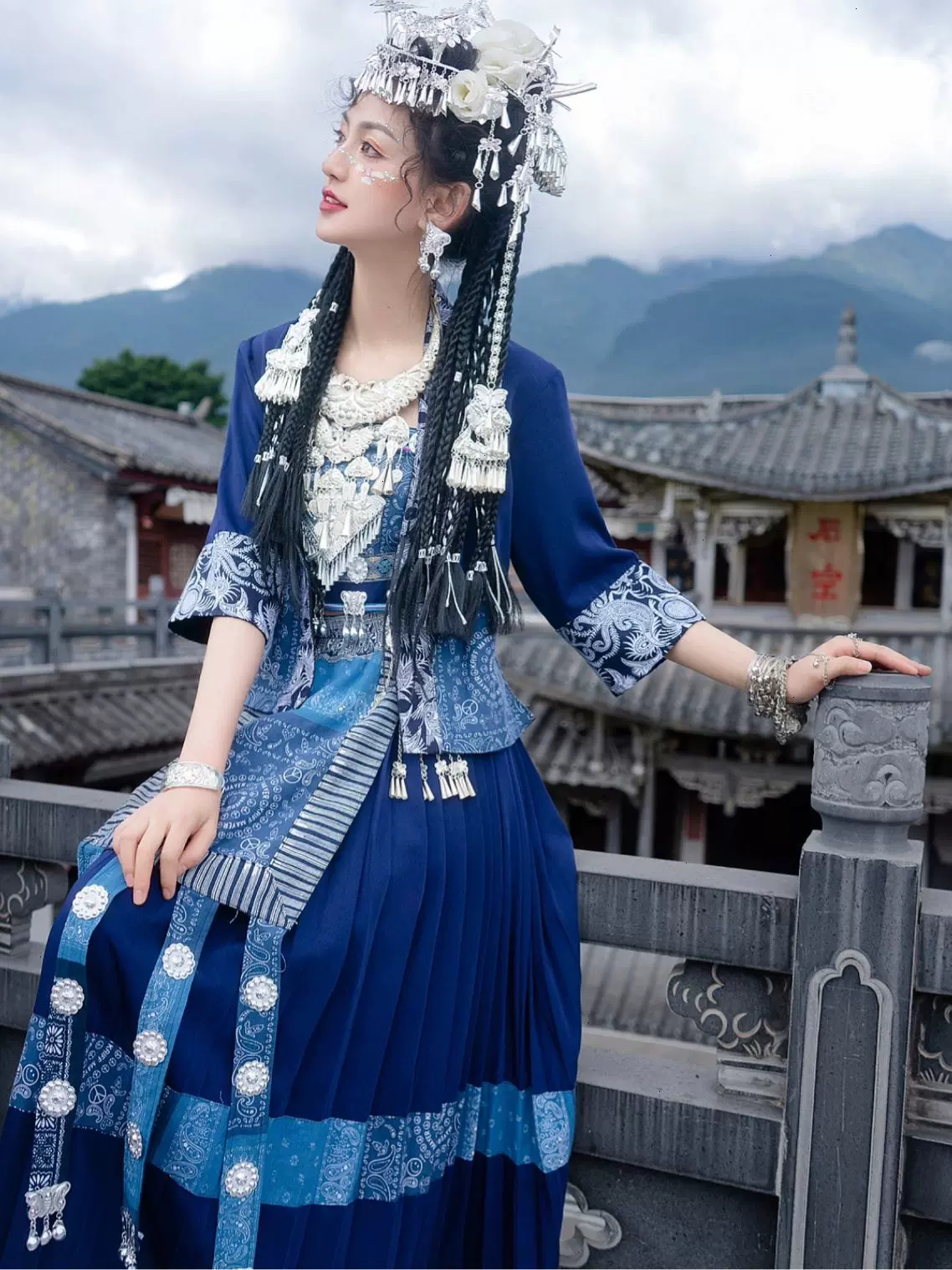 少数民族衣装　小物 苗族蓝色蜡染少数民族服装土家族壮族传统旅拍写真服装Tagkita