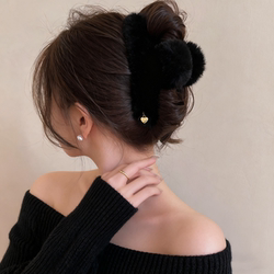 Winter Heart-Shaped Fluffy Hair Clip for Women, Lazy Style, High-End Plush Shark Clip, 2025 New Large Hairpin Hair Accessory