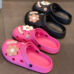 Trendy Women's Clogs for Outdoor Wear in Summer 2024, New Closed-Toe Sandals with Soft Soles, Half-Slippers for Women