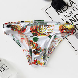 [Three pieces of free shipping] Printing Breath ice silk without trace triangle trousers low waist and hip elastic, breathable triangle swim trunks trade
