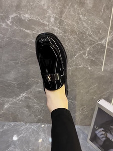 
Guangzhou new genuine leather patent leather one-foot round head fashion trend casual versatile fashion men's shoes glossy and comfortable