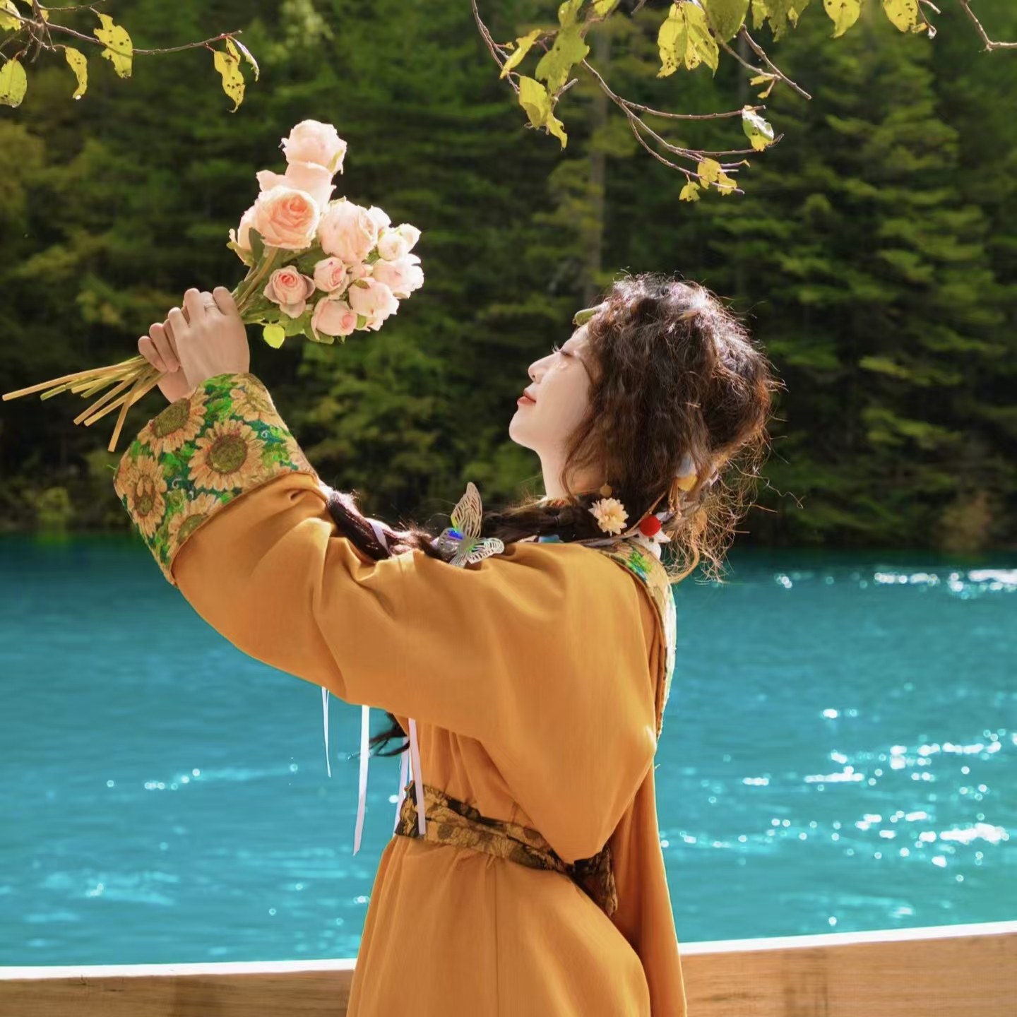 私家小团5天4晚九寨沟三星堆都江堰大熊猫苑熊猫义工包车跟团游