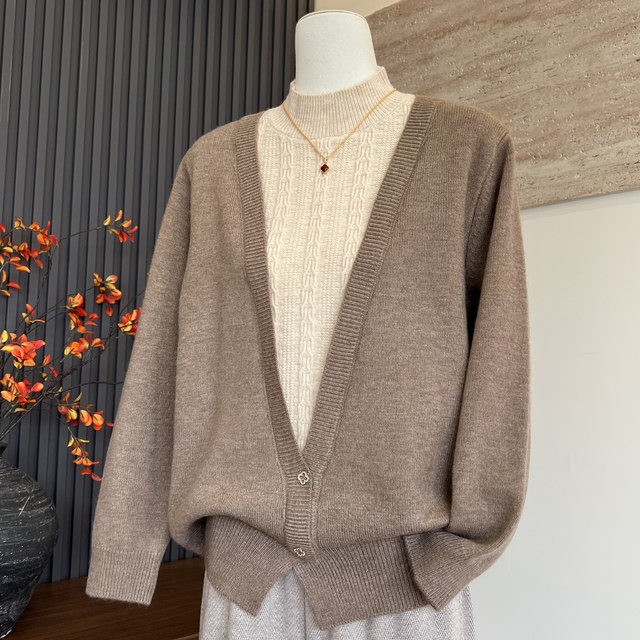 Fashionable temperament new mother's clothing autumn and winter half turtleneck sweater top middle-aged and elderly women warm fake two-piece sweater