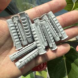 National Standard New Tetrahedral Plastic Expansion Tube High-Strength Self-Tapping Screws Expansion Plugs Rubber Plugs Rubber Granules Bolt Expansion Plugs