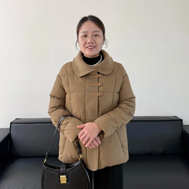 Middle-aged mother short down jacket 2025 new middle-aged and elderly winter wear white duck down autumn and winter bread coat warm jacket