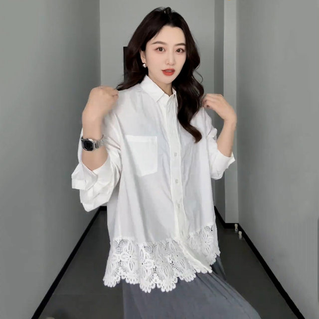 Large size temperament design lace spliced ​​white shirt for women in winter fat mm loose and slim inner layer top