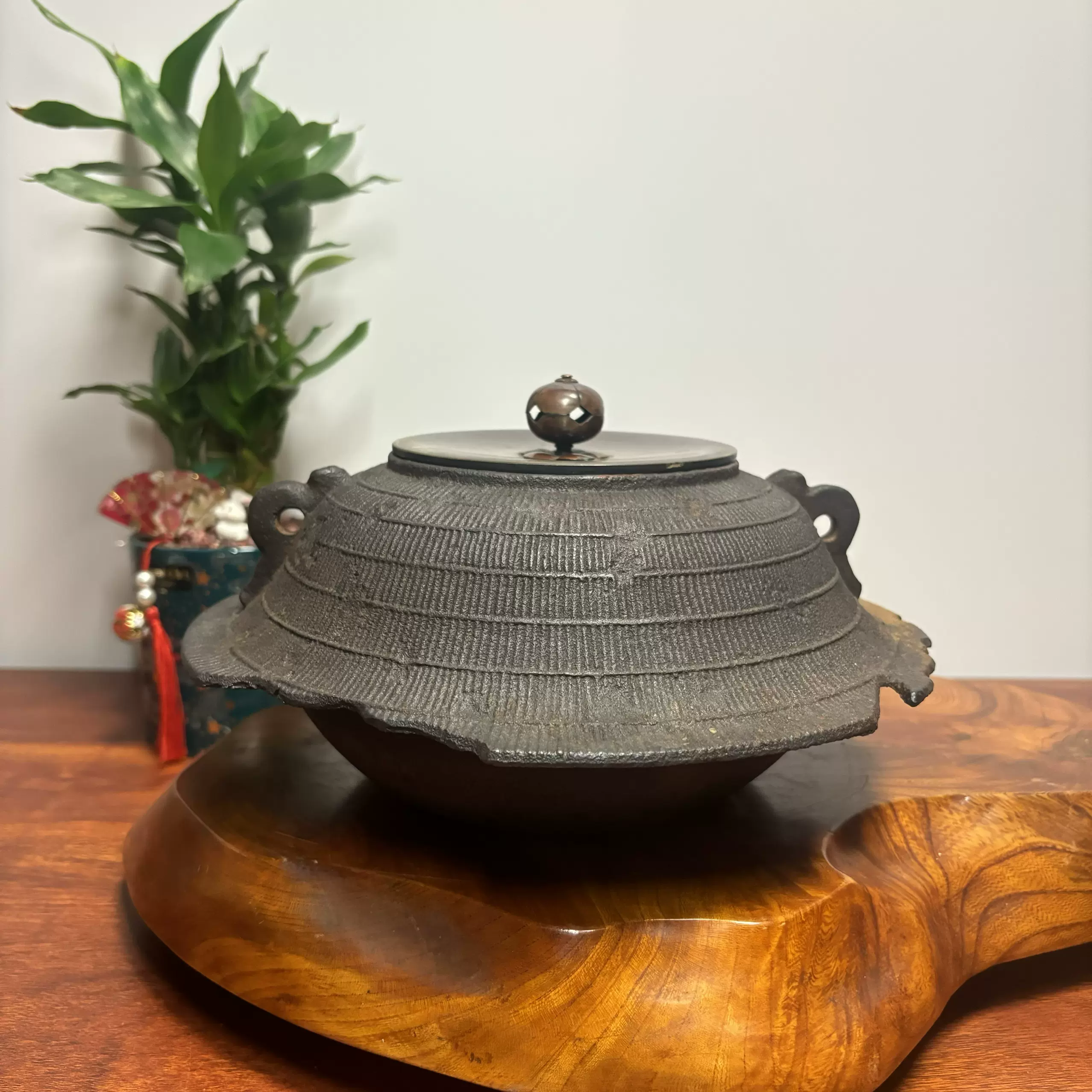 观音像，古銅製，時代物，高63cm，重8000克。 观音像，古銅製，時代物，高63cm，重8000克。 观音像，古銅製，時代物，高