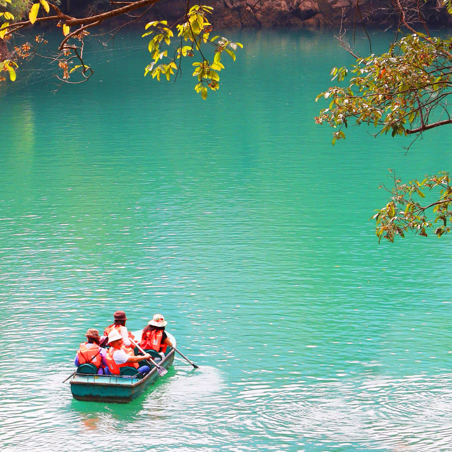 贵州贵阳到黄果树梵净山小七孔西江千户苗寨天眼7日6晚自由行