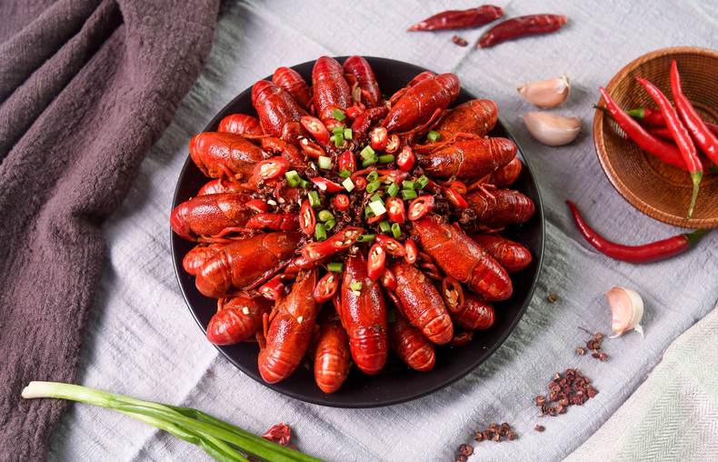 为啥有的卖“虾尾”要比整只小龙虾便宜？(图1)